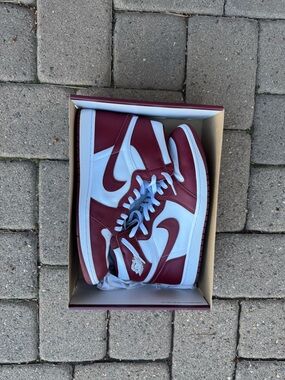 Nike Air Jordan 1 High - Artisanal Red Size 13